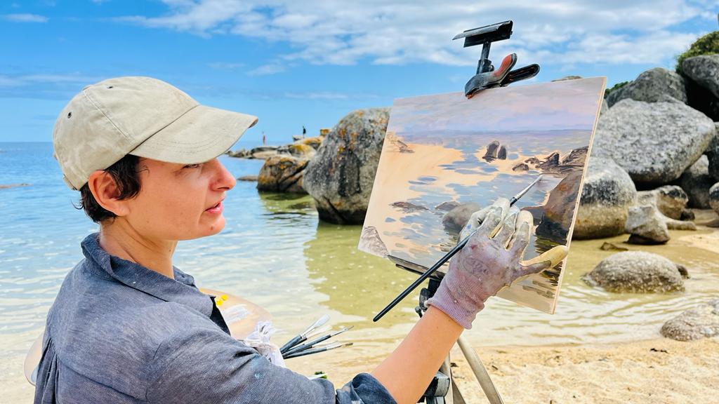 Artist Joanna Lee Miller paints plein air on Bakoven Beach